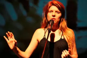 MÍRIAM REYES DIU EXTRAÑA MANERA DE ESTAR VIVA