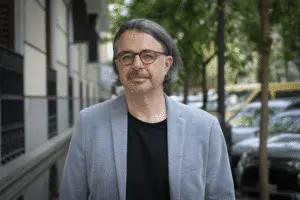 AGUSTÍN BAEZA PRESENTA ALFIL BLANCO, ALFIL NEGRO AGUSTÍN BAEZA PRESENTA ALFIL BLANCO, ALFIL NEGRO