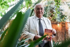 DIÀLEG A PROPÒSIT DE CONFITURA DE VIDRE DIÀLEG A PROPÒSIT DE CONFITURA DE VIDRE