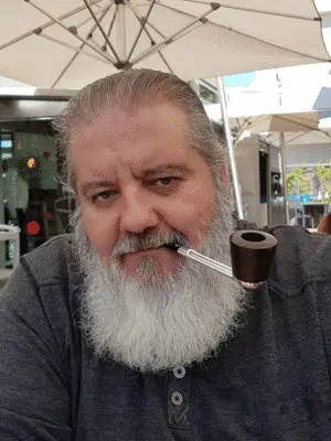 DIÀLEG AMB JOSÉ CARLOS RODRIGO BRETO A PROPÒSIT DE MIRCEA CARTARESCU, EL HACEDOR DE INSOMNIOS DIÀLEG AMB JOSÉ CARLOS RODRIGO BRETO A PROPÒSIT DE MIRCEA CARTARESCU, EL HACEDOR DE INSOMNIOS