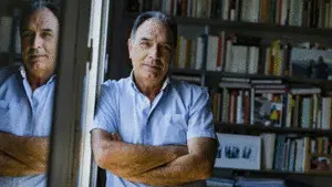 DIÀLEG AMB MIQUEL BERGA A PROPÒSIT D'UN PAÍS ESTRANGER