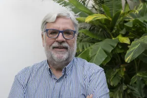 PEPE MENÉNDEZ PRESENTA EDUCAR PAR LA VIDA